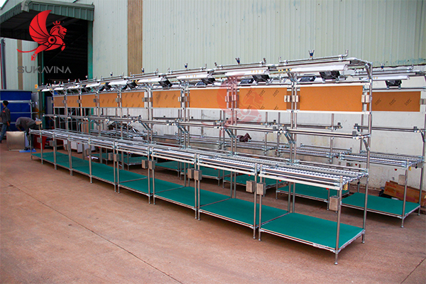 bàn thao tác kết hợp đèn chiếu sáng và quạt 